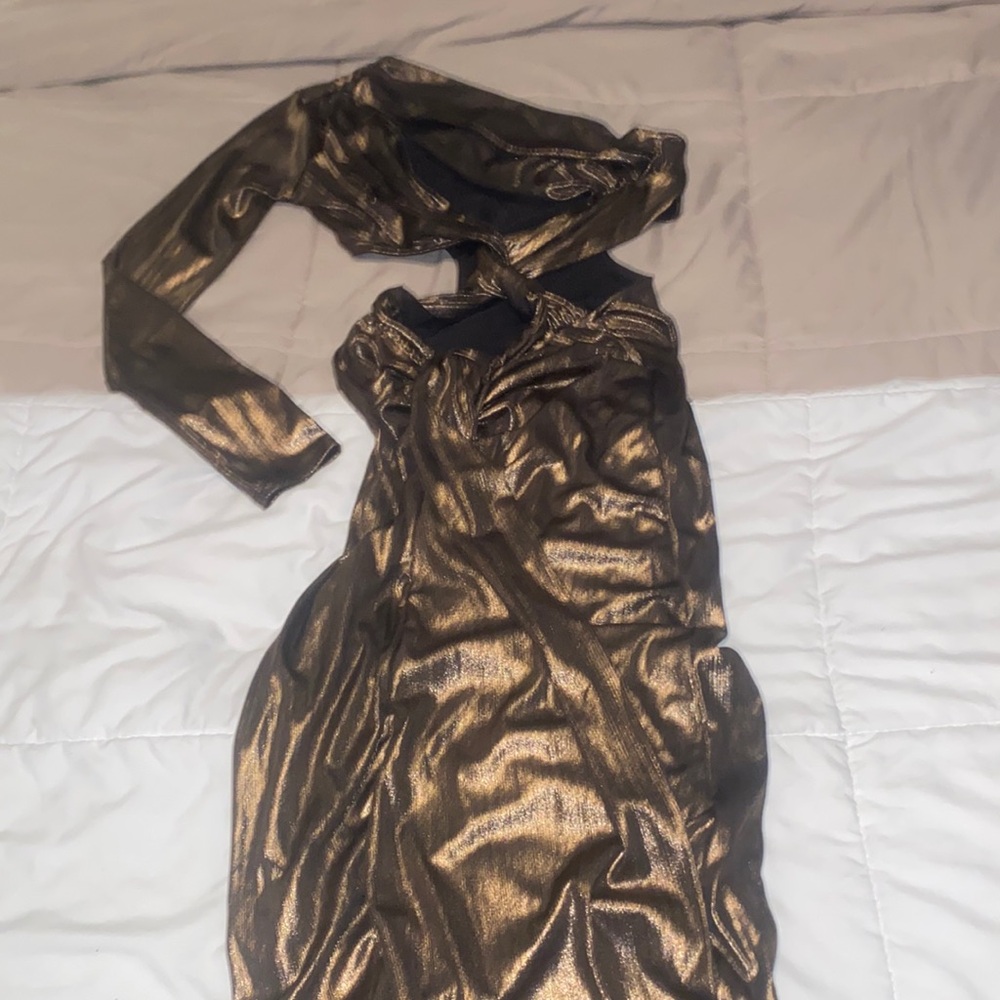 Size small dress very elegant and beautiful